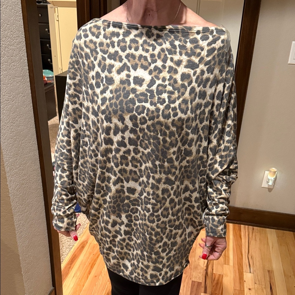 HEIMISH USA Leopard Print Sweatshirt